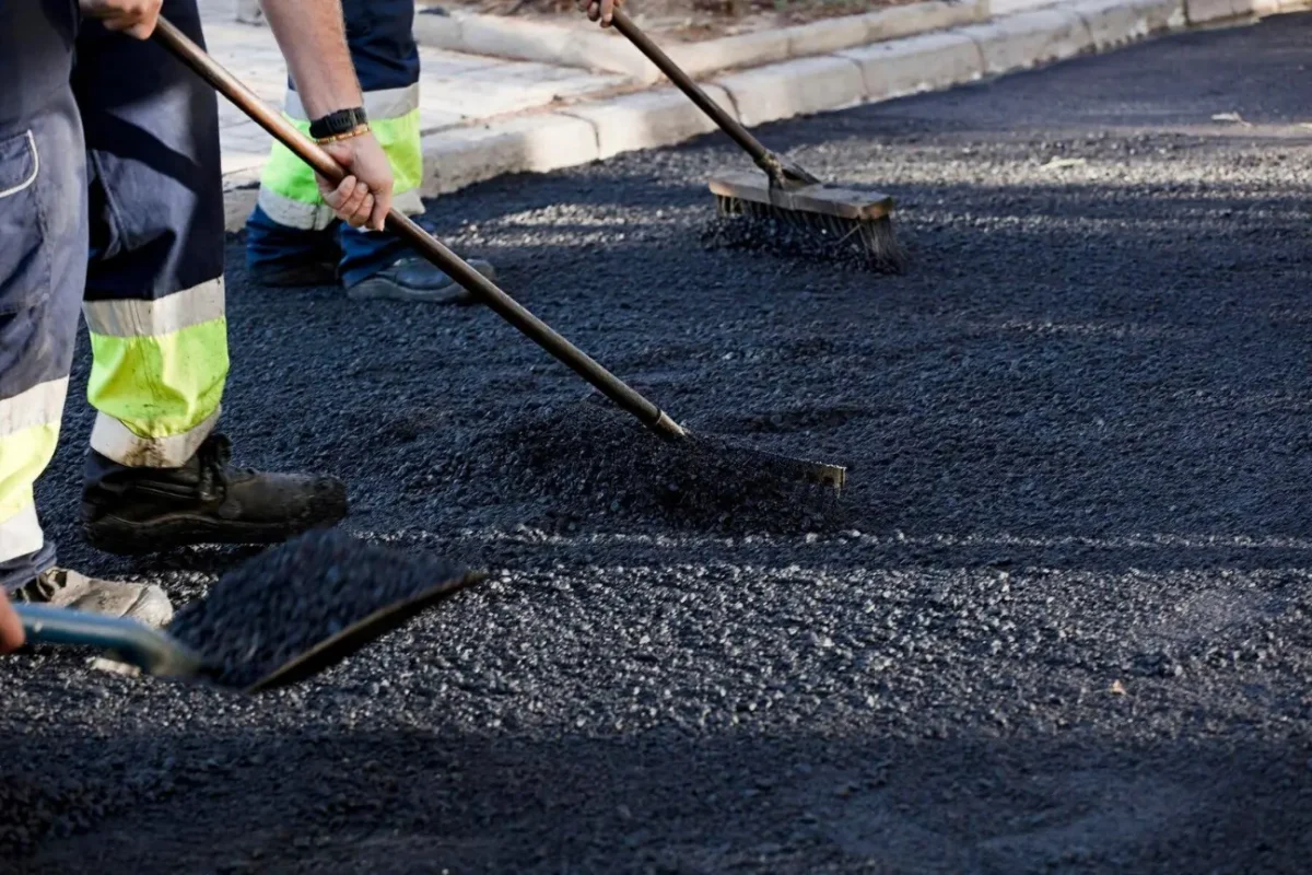 Craftsmanship That Focuses On Longevity by Asphalt Contractors Auckland showing skilled workers carefully leveling fresh asphalt for lasting performance.